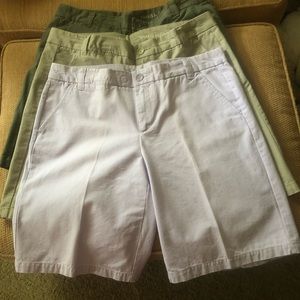 VINTAGE GAP WOMEN’S KHAKI SHORTS - Boyfriend (size 6) May purchase individually